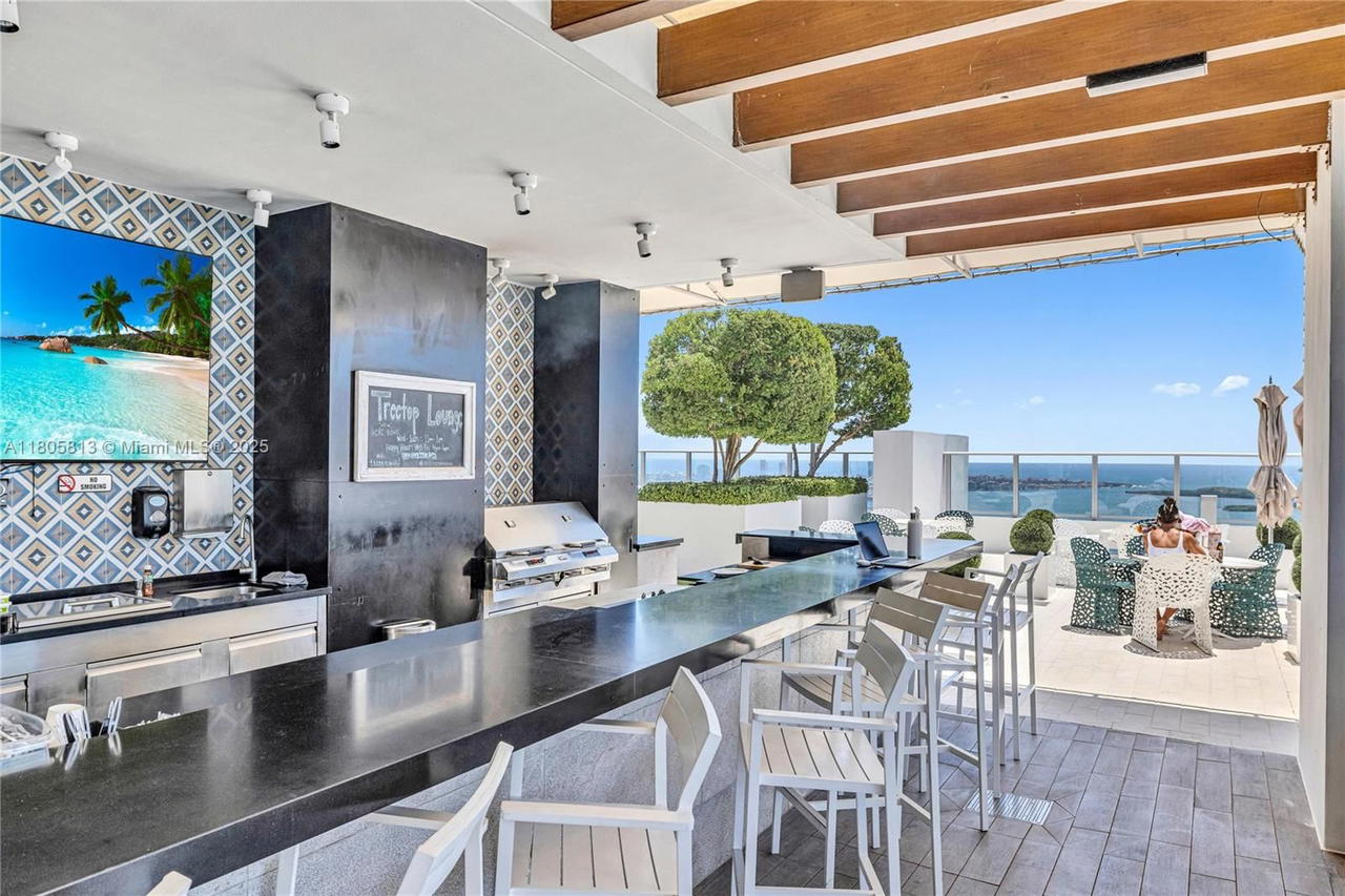 Real estate property located at 1010 Brickell Ave #4809, Miami-dade, 1010 Brickell Condo, Miami, FL