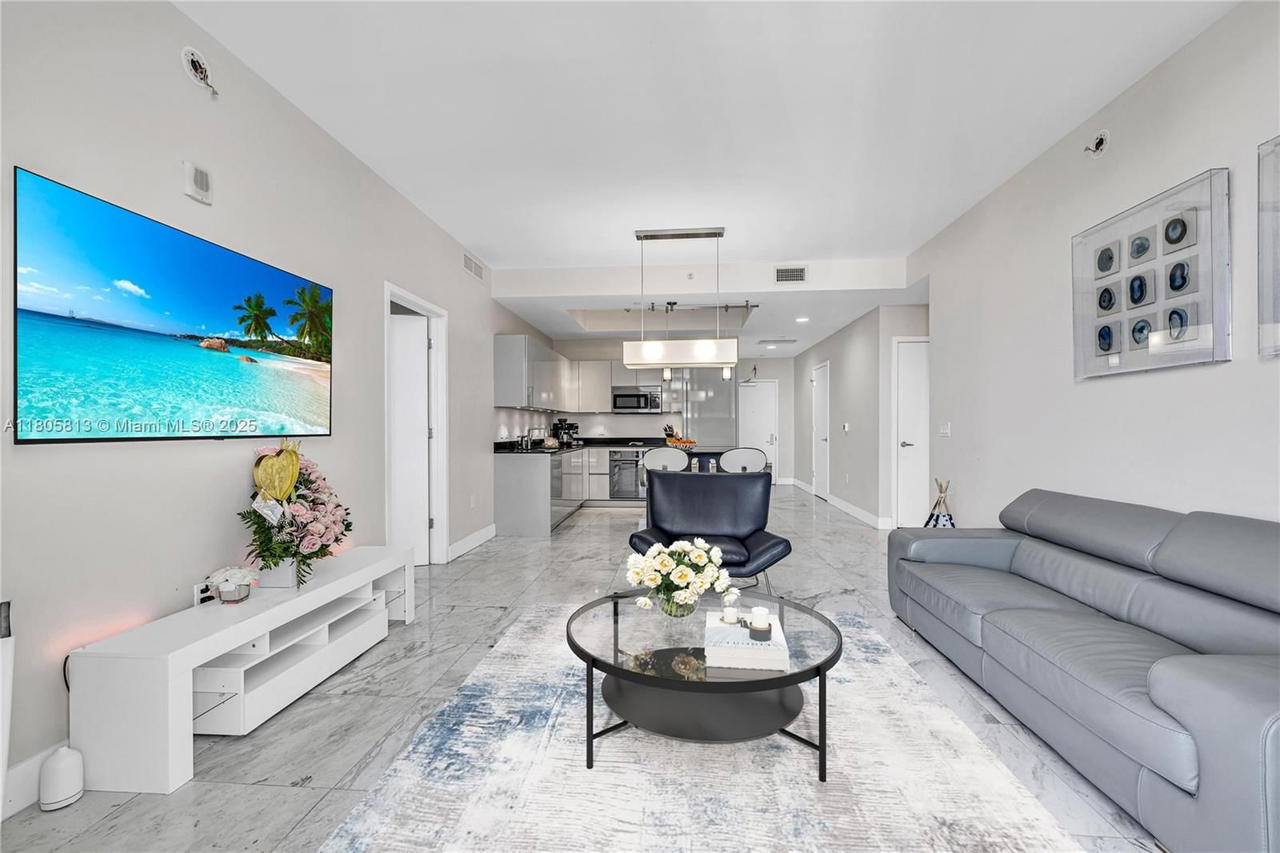 Real estate property located at 1010 Brickell Ave #4809, Miami-dade, 1010 Brickell Condo, Miami, FL