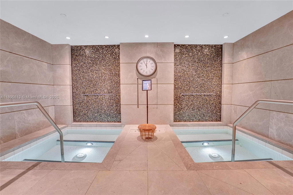 Real estate property located at 1010 Brickell Ave #4809, Miami-dade, 1010 Brickell Condo, Miami, FL