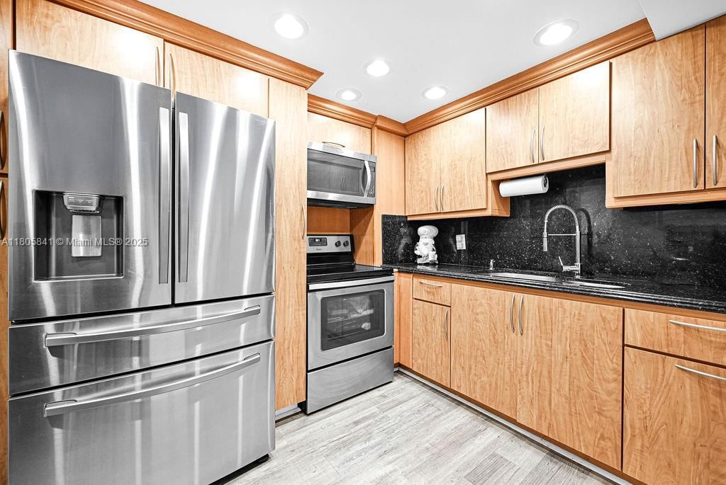 Real estate property located at 2655 Collins Ave #1501, Miami-dade, Mirasol Ocean Towers Cond, Miami Beach, FL