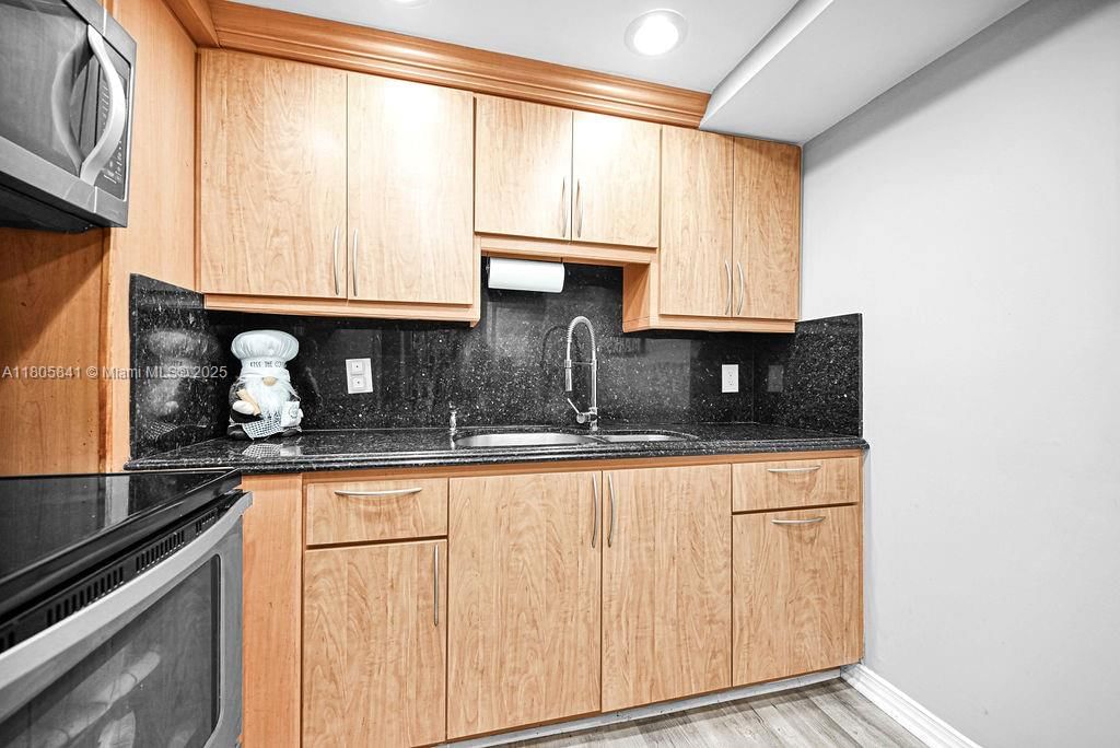 Real estate property located at 2655 Collins Ave #1501, Miami-dade, Mirasol Ocean Towers Cond, Miami Beach, FL
