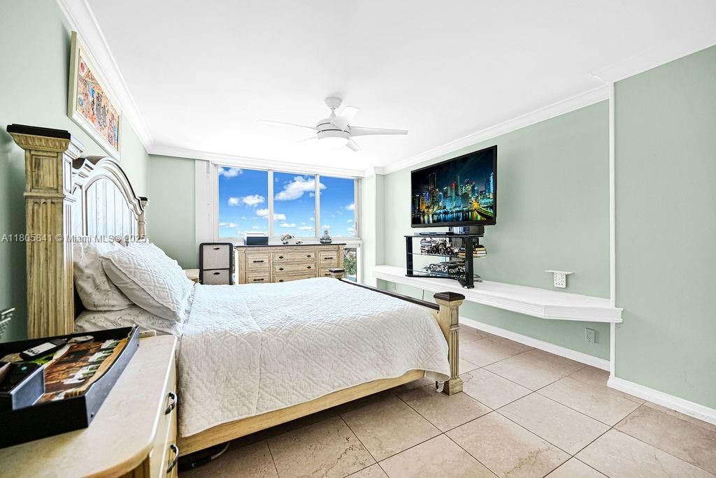 Real estate property located at 2655 Collins Ave #1501, Miami-dade, Mirasol Ocean Towers Cond, Miami Beach, FL