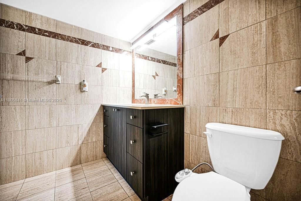 Real estate property located at 2655 Collins Ave #1501, Miami-dade, Mirasol Ocean Towers Cond, Miami Beach, FL