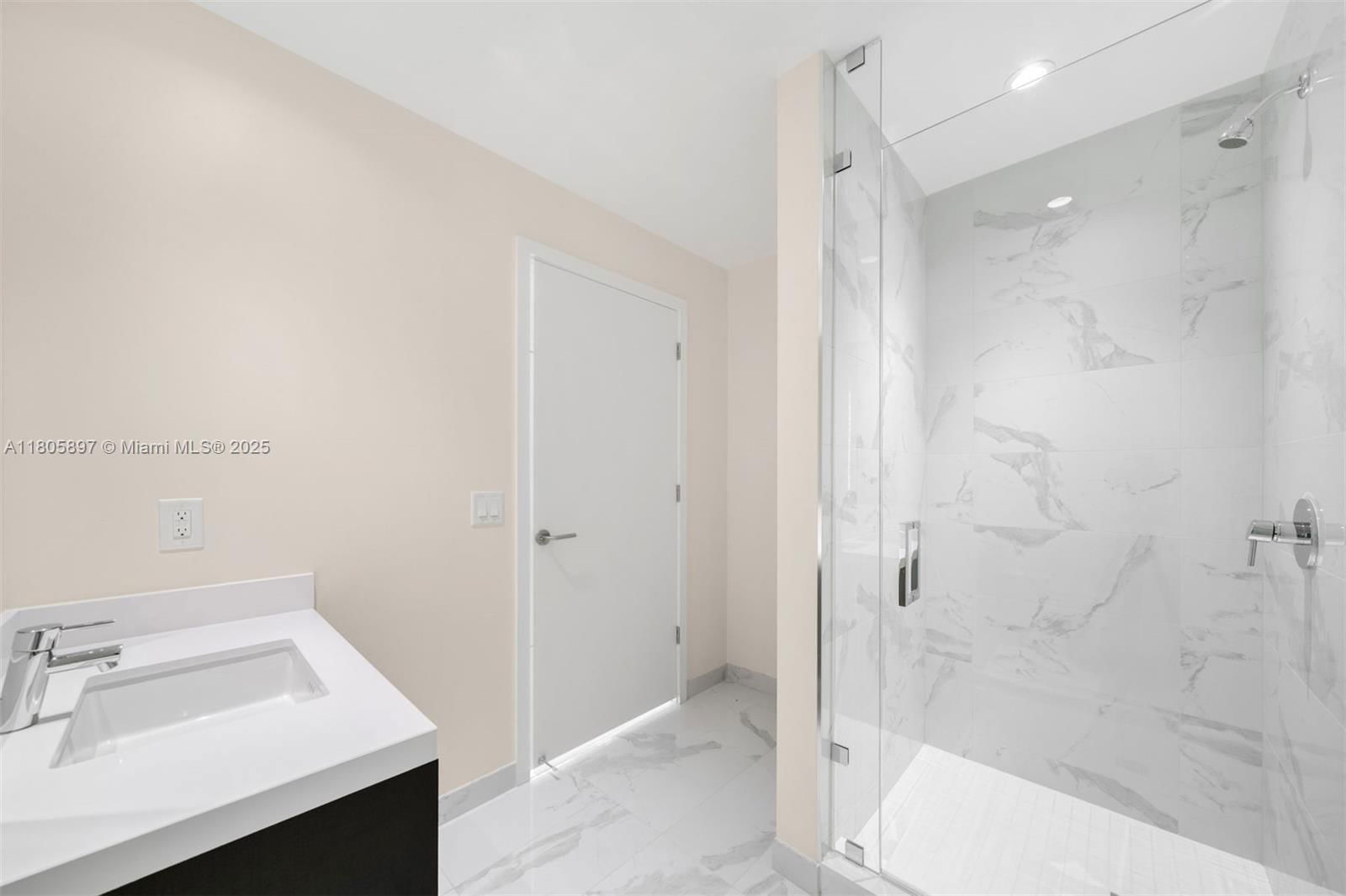 Real estate property located at 851 1st Ave #3011, Miami-dade, Paramount Miami Worldcent, Miami, FL
