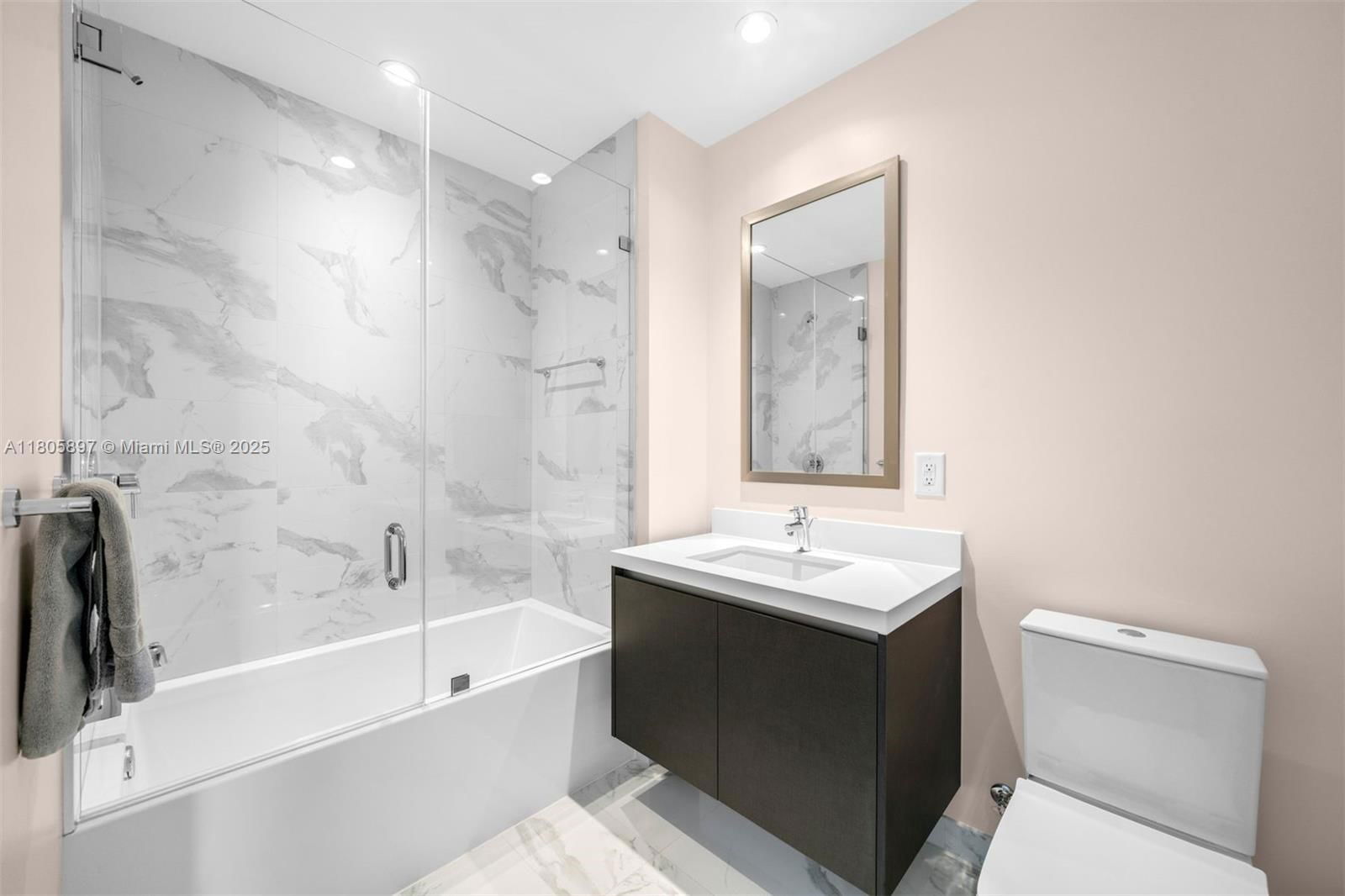 Real estate property located at 851 1st Ave #3011, Miami-dade, Paramount Miami Worldcent, Miami, FL