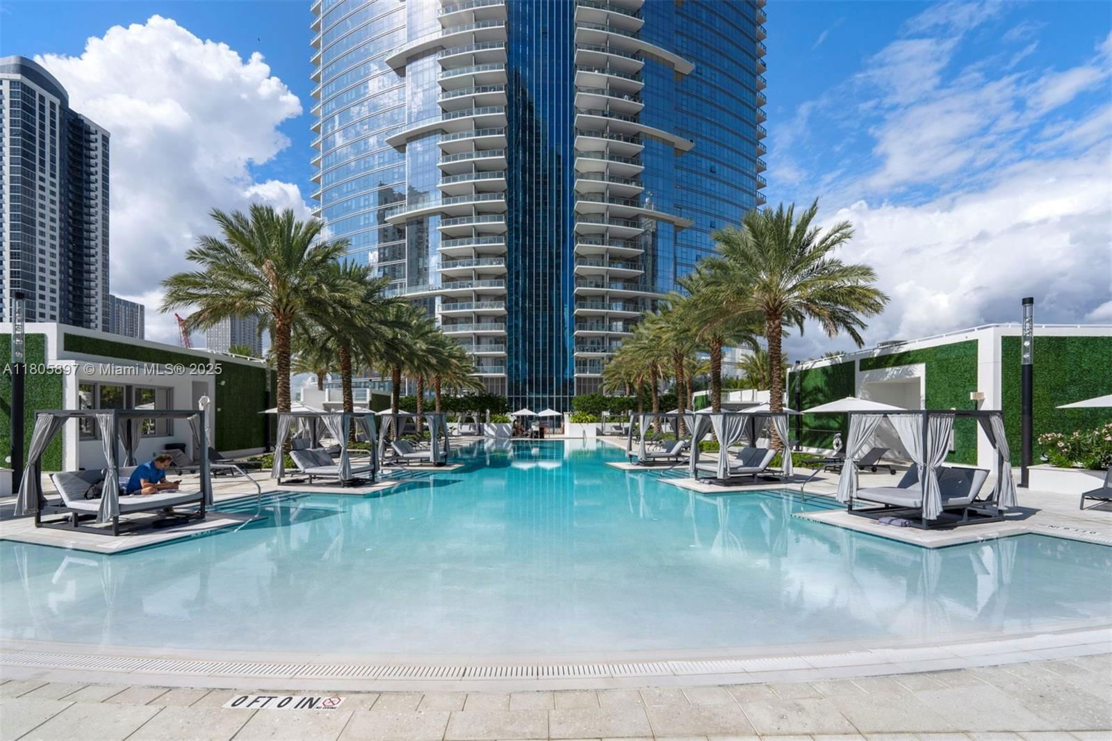 Real estate property located at 851 1st Ave #3011, Miami-dade, Paramount Miami Worldcent, Miami, FL