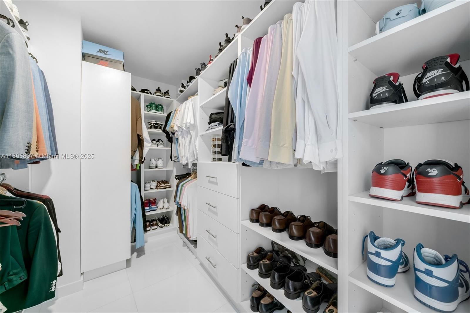 Real estate property located at 851 1st Ave #3011, Miami-dade, Paramount Miami Worldcent, Miami, FL