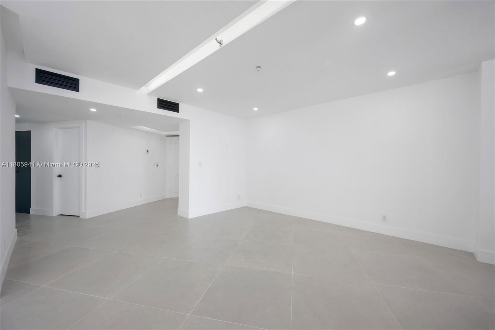 Real estate property located at 20281 Country Club Dr #1008, Miami-dade, Hamptons West Condo, Aventura, FL