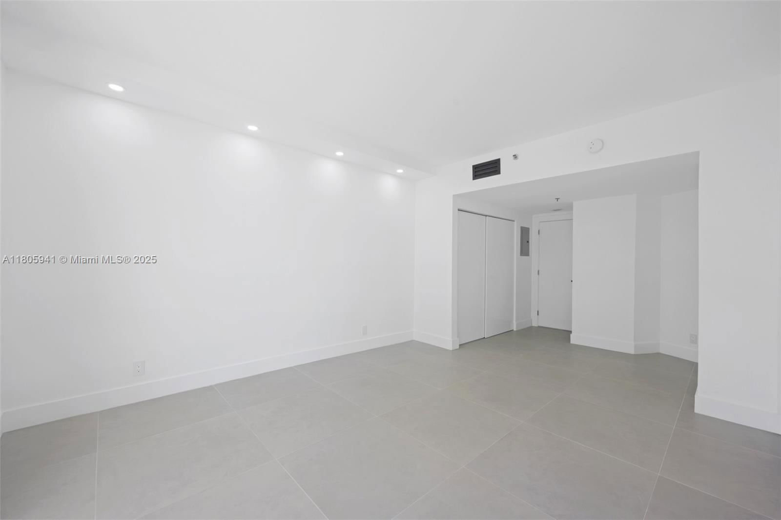 Real estate property located at 20281 Country Club Dr #1008, Miami-dade, Hamptons West Condo, Aventura, FL