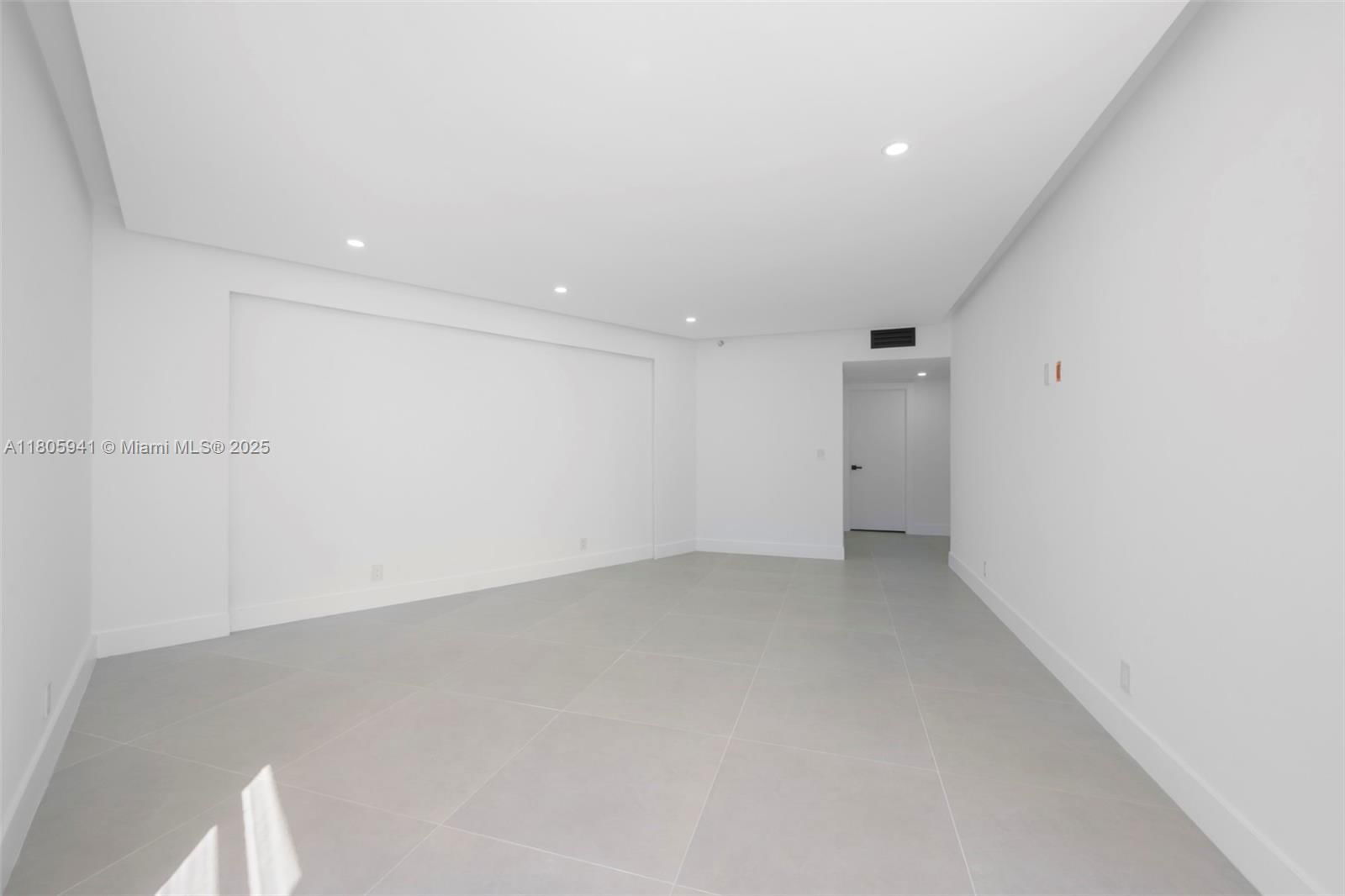 Real estate property located at 20281 Country Club Dr #1008, Miami-dade, Hamptons West Condo, Aventura, FL