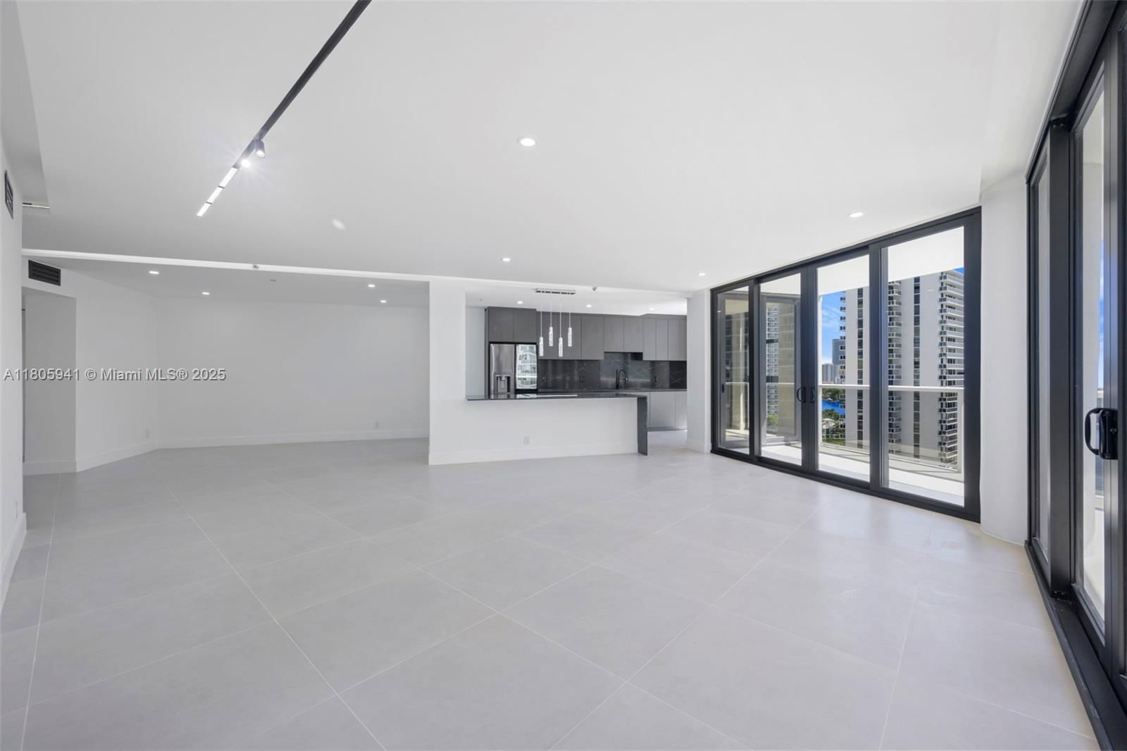 Real estate property located at 20281 Country Club Dr #1008, Miami-dade, Hamptons West Condo, Aventura, FL