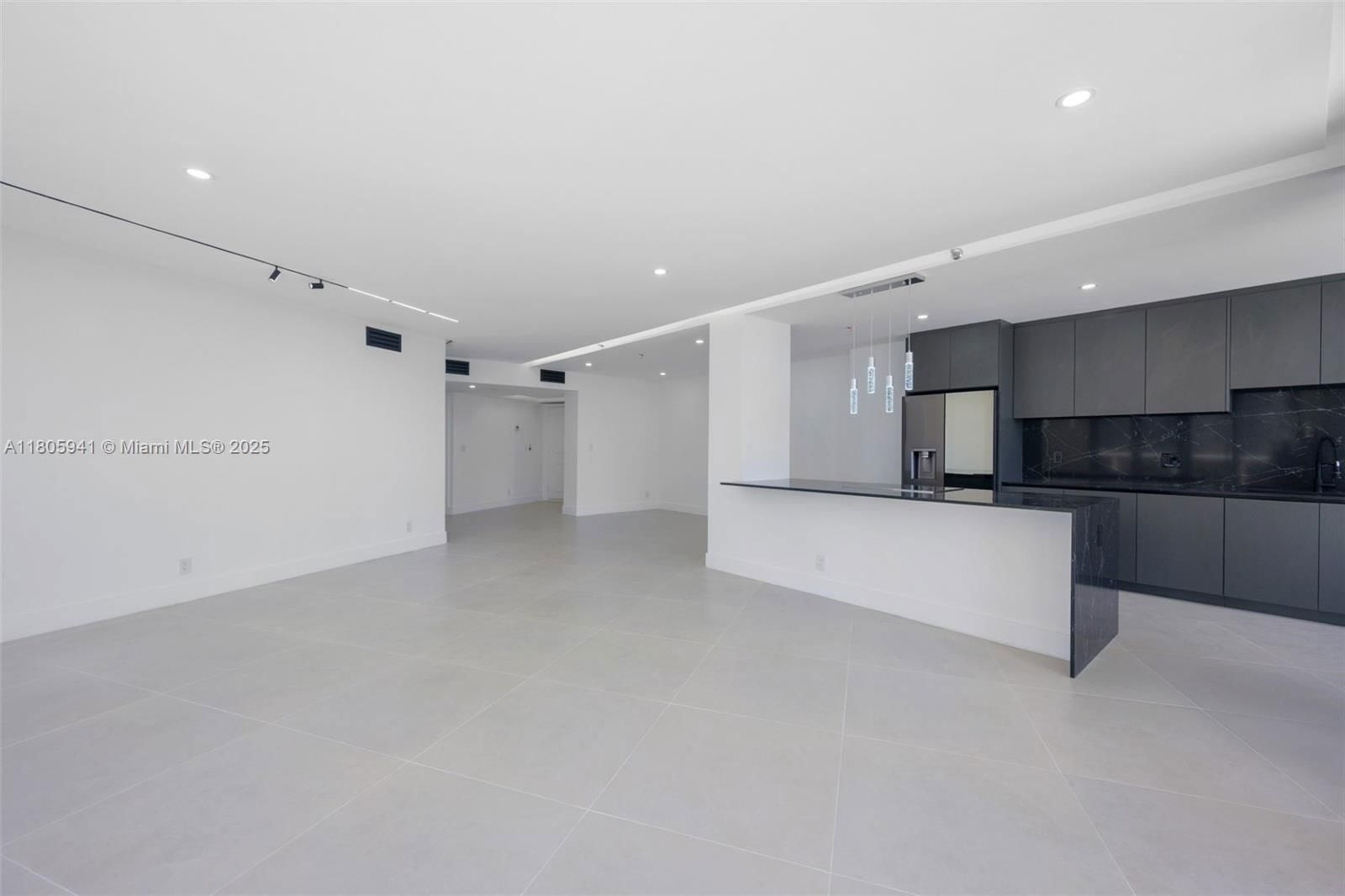 Real estate property located at 20281 Country Club Dr #1008, Miami-dade, Hamptons West Condo, Aventura, FL