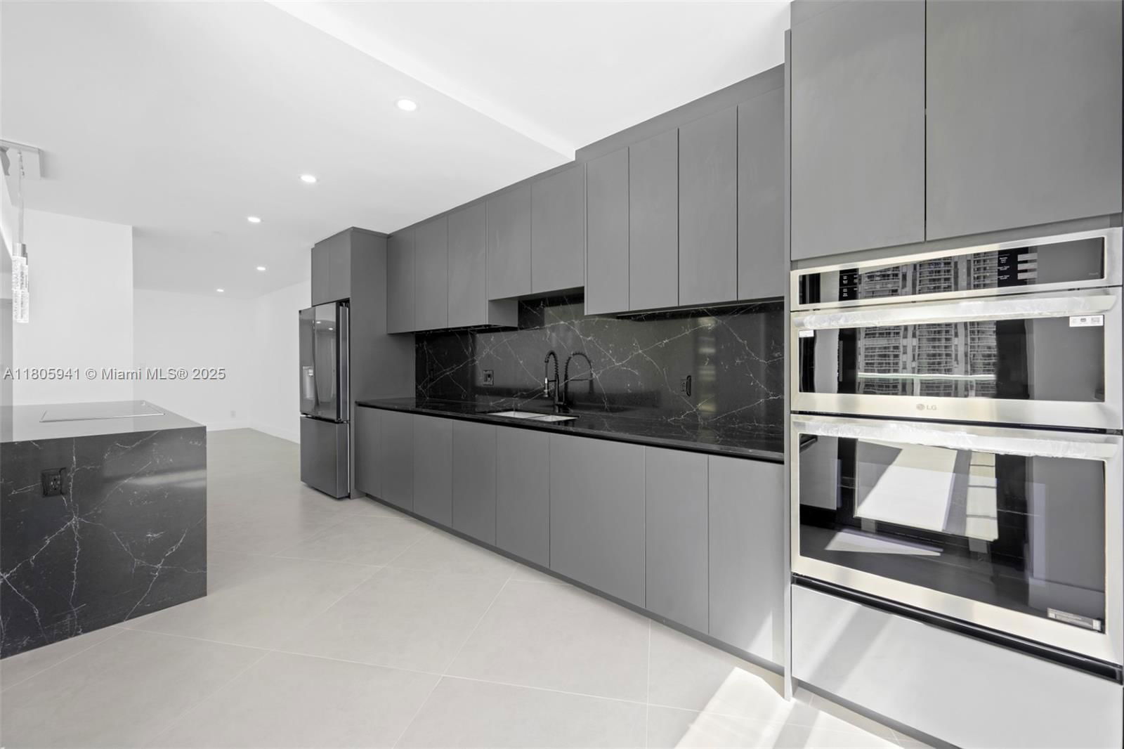 Real estate property located at 20281 Country Club Dr #1008, Miami-dade, Hamptons West Condo, Aventura, FL