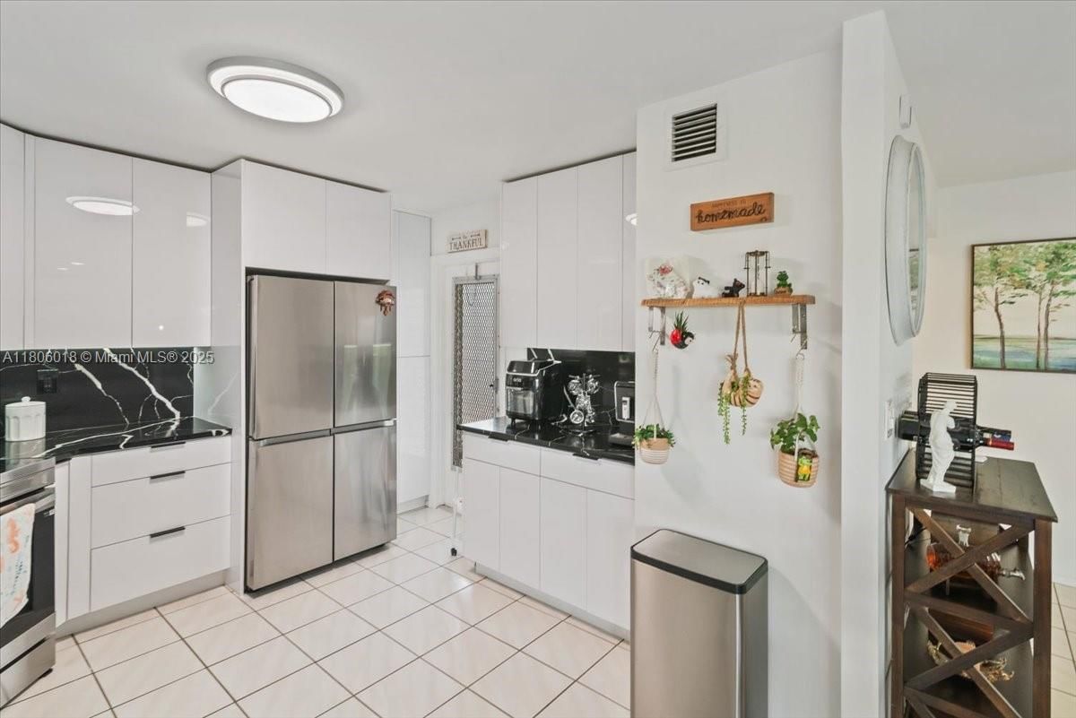 Real estate property located at 7 Greenway Vlg N #205, Palm Beach, Greenway Village North Co, Royal Palm Beach, FL