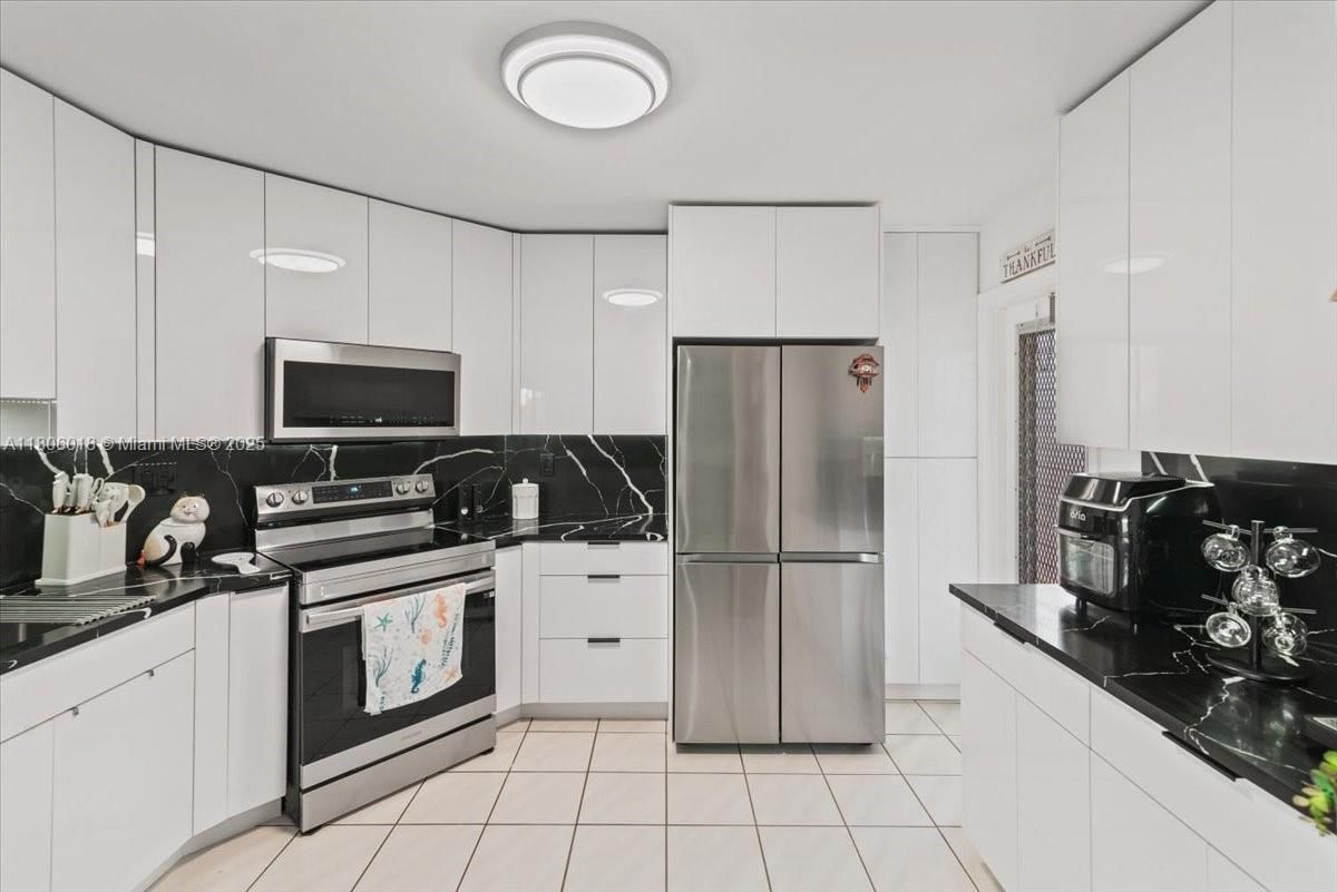 Real estate property located at 7 Greenway Vlg N #205, Palm Beach, Greenway Village North Co, Royal Palm Beach, FL