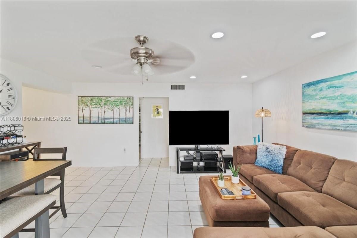 Real estate property located at 7 Greenway Vlg N #205, Palm Beach, Greenway Village North Co, Royal Palm Beach, FL