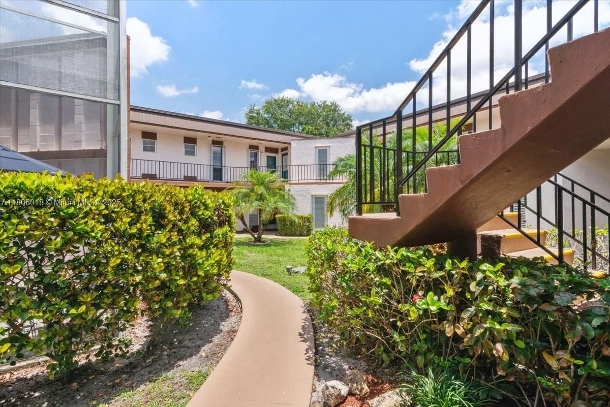 Real estate property located at 7 Greenway Vlg N #205, Palm Beach, Greenway Village North Co, Royal Palm Beach, FL