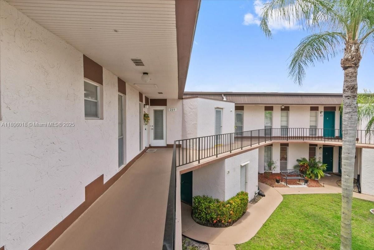 Real estate property located at 7 Greenway Vlg N #205, Palm Beach, Greenway Village North Co, Royal Palm Beach, FL