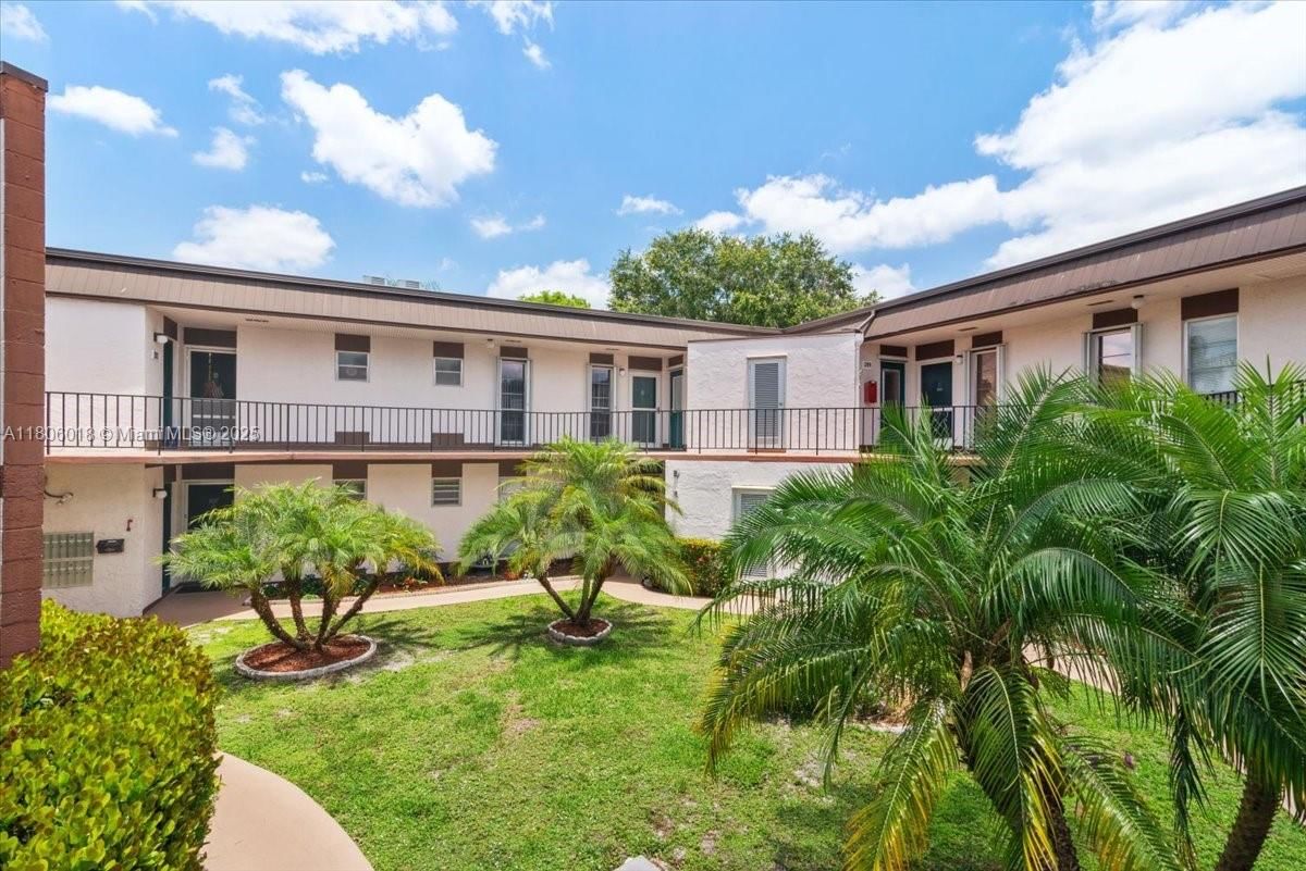 Real estate property located at 7 Greenway Vlg N #205, Palm Beach, Greenway Village North Co, Royal Palm Beach, FL