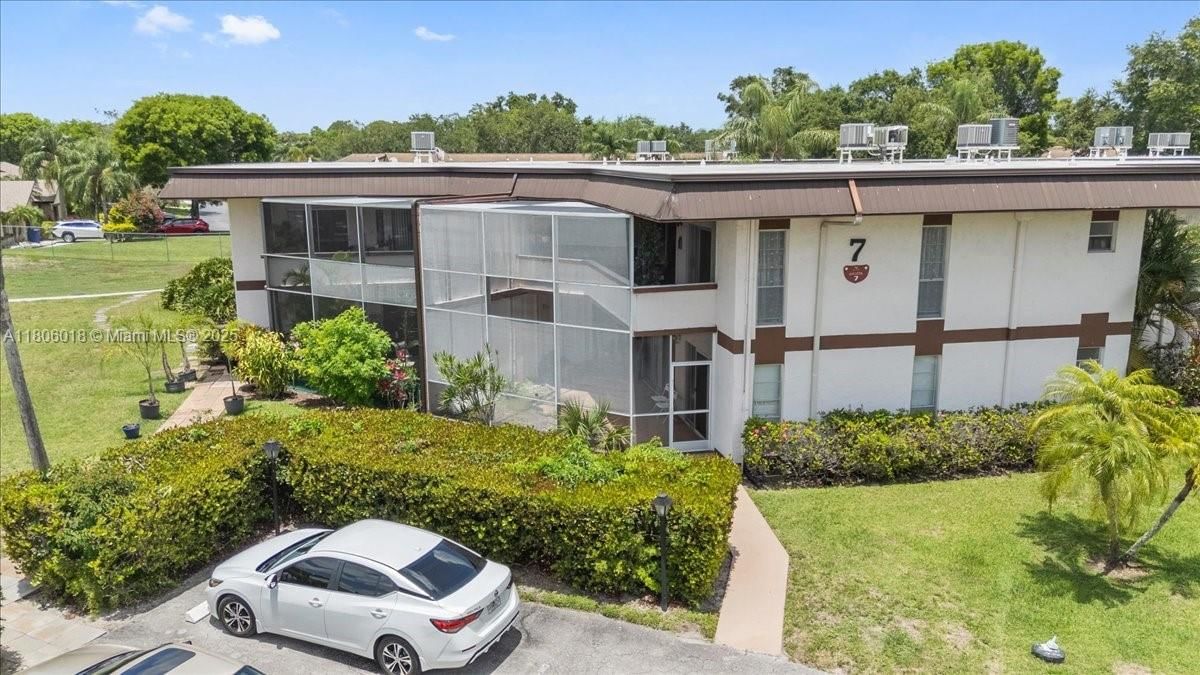 Real estate property located at 7 Greenway Vlg N #205, Palm Beach, Greenway Village North Co, Royal Palm Beach, FL