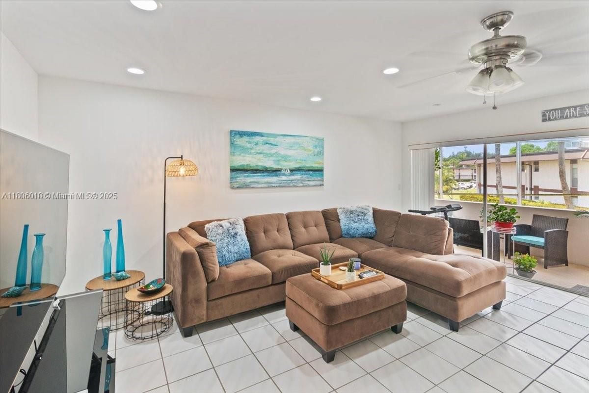 Real estate property located at 7 Greenway Vlg N #205, Palm Beach, Greenway Village North Co, Royal Palm Beach, FL