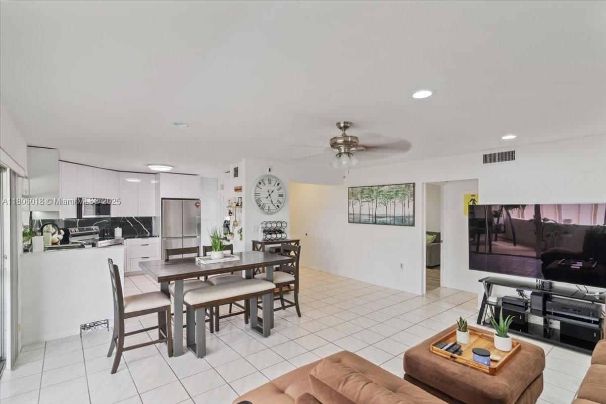 Real estate property located at 7 Greenway Vlg N #205, Palm Beach, Greenway Village North Co, Royal Palm Beach, FL