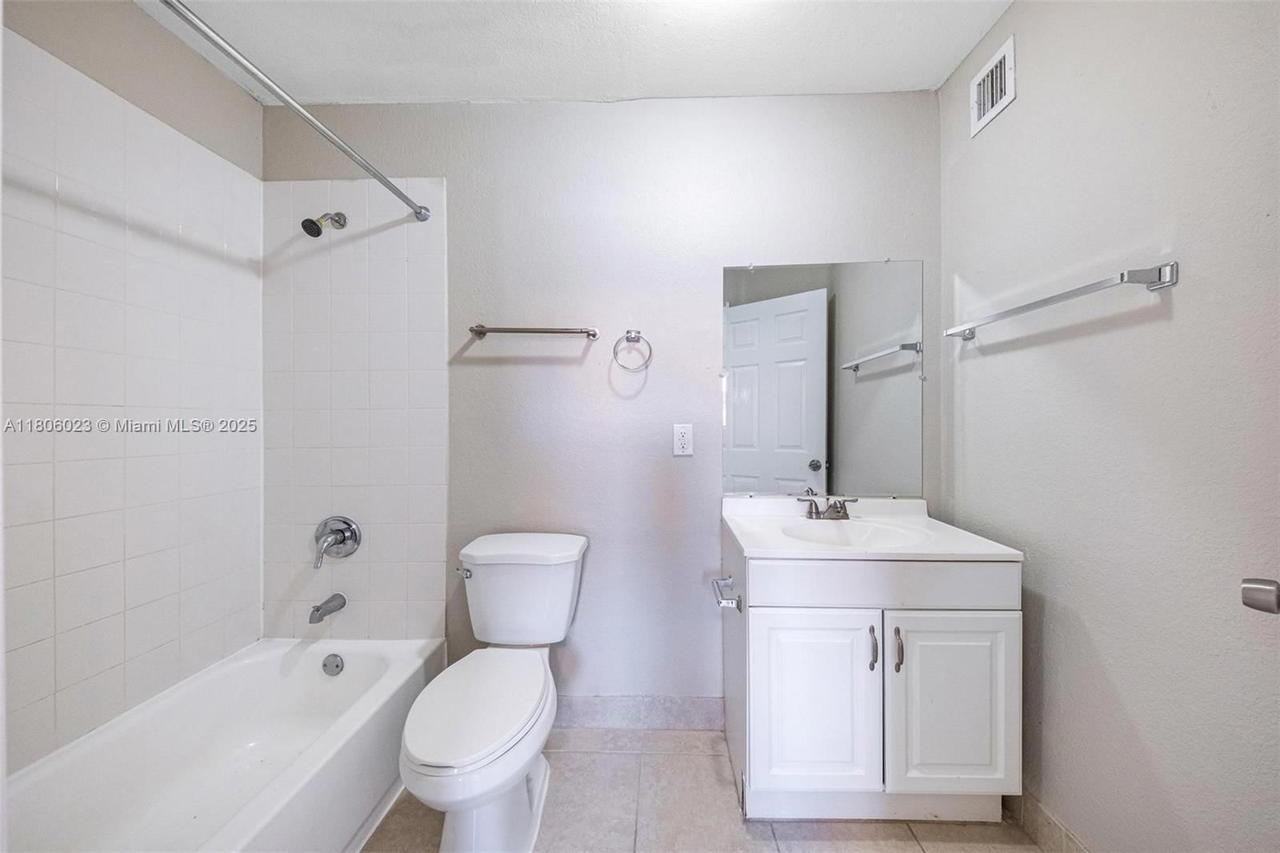 Real estate property located at 323 9th St, Broward, Grant Park, Hallandale Beach, FL