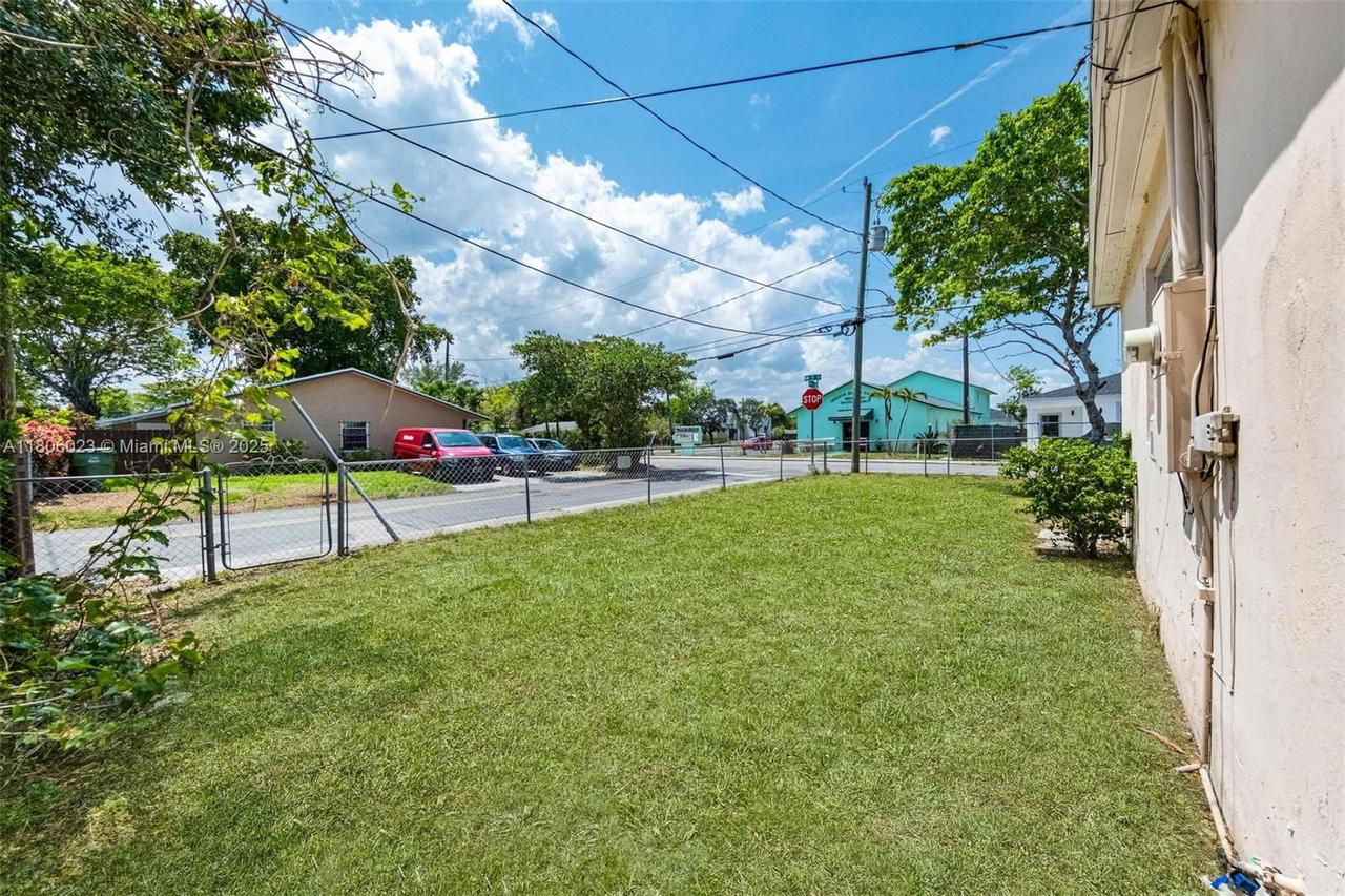 Real estate property located at 323 9th St, Broward, Grant Park, Hallandale Beach, FL