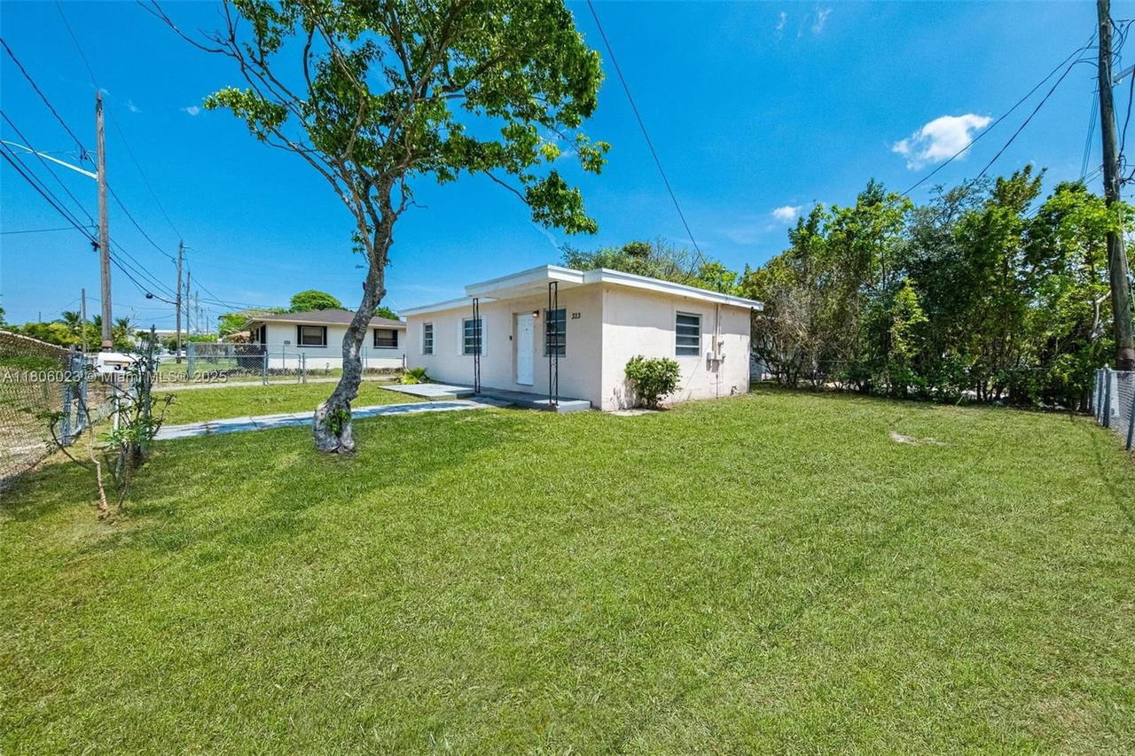 Real estate property located at 323 9th St, Broward, Grant Park, Hallandale Beach, FL