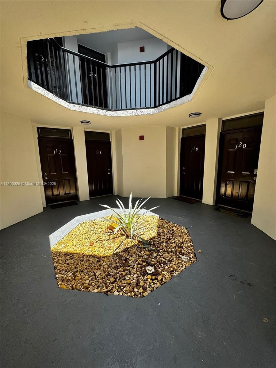Real estate property located at 216 Lake Pointe Dr #120, Broward, Lake Pointe Condominium N, Oakland Park, FL