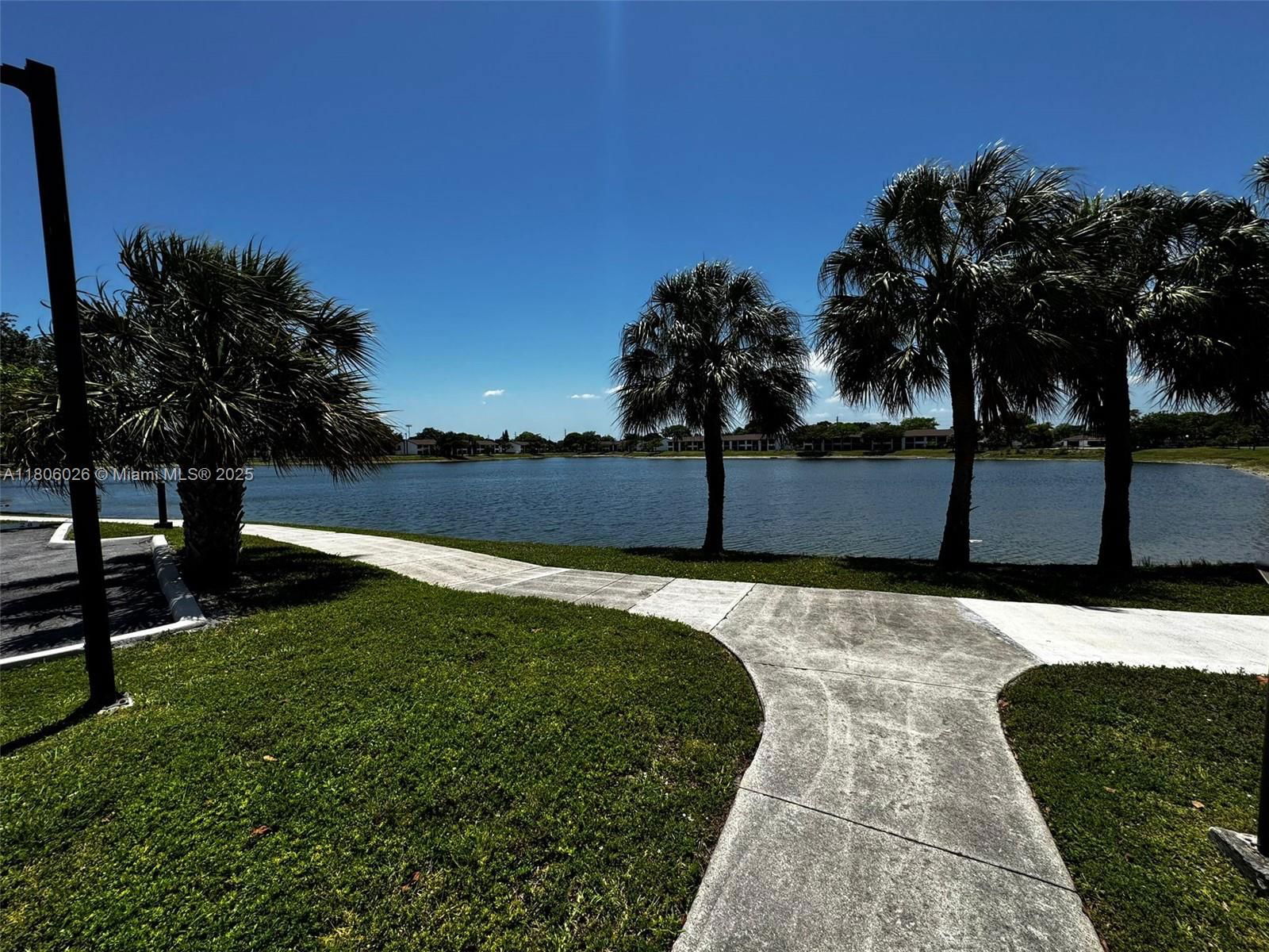 Real estate property located at 216 Lake Pointe Dr #120, Broward, Lake Pointe Condominium N, Oakland Park, FL