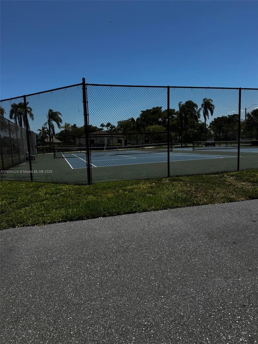 Real estate property located at 216 Lake Pointe Dr #120, Broward, Lake Pointe Condominium N, Oakland Park, FL