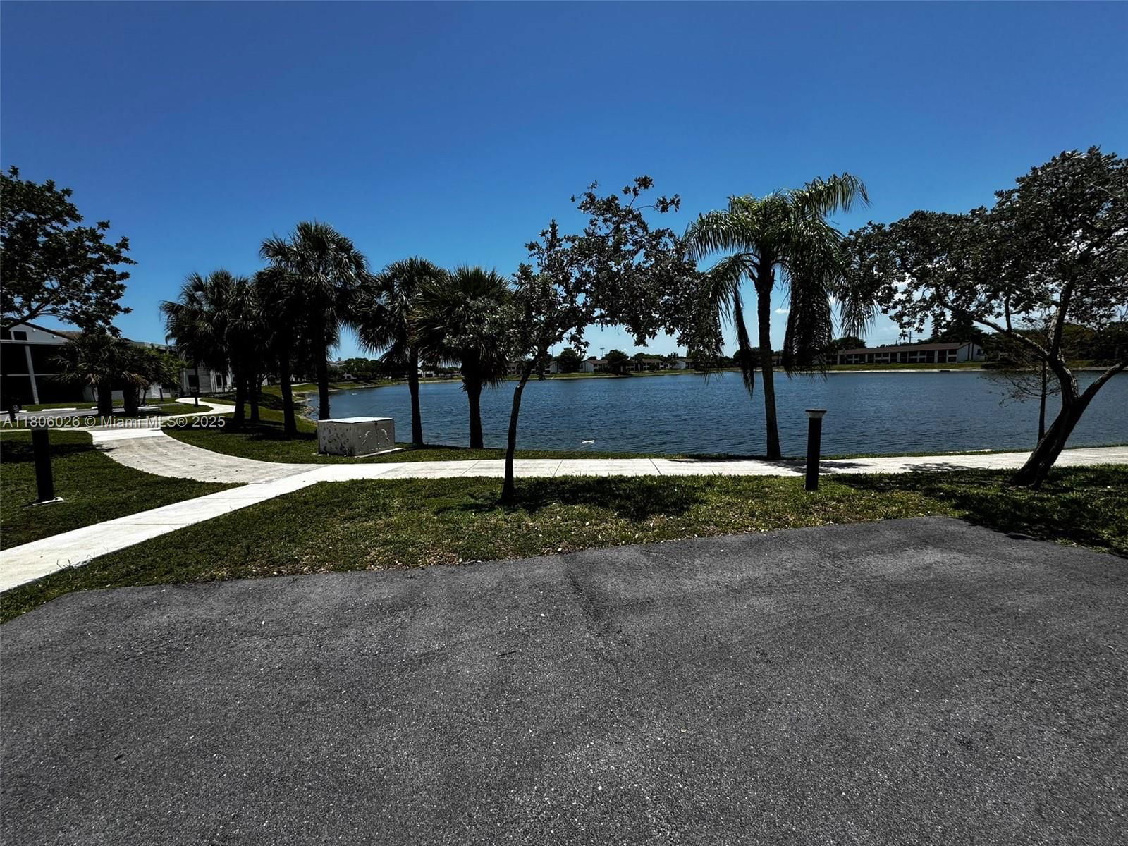 Real estate property located at 216 Lake Pointe Dr #120, Broward, Lake Pointe Condominium N, Oakland Park, FL