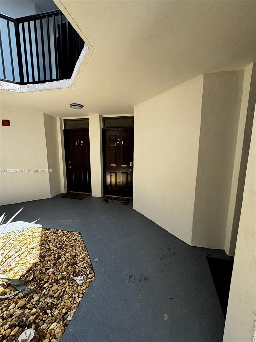 Real estate property located at 216 Lake Pointe Dr #120, Broward, Lake Pointe Condominium N, Oakland Park, FL