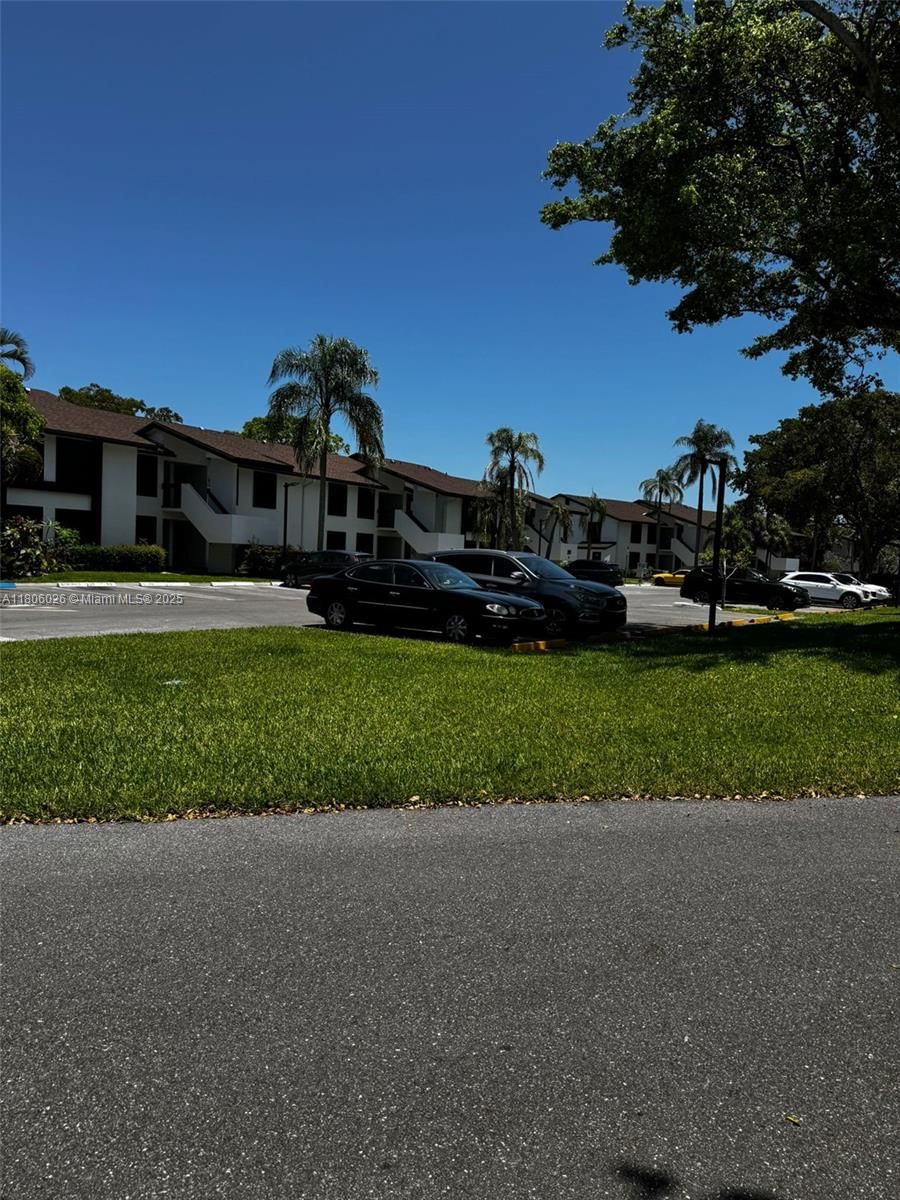 Real estate property located at 216 Lake Pointe Dr #120, Broward, Lake Pointe Condominium N, Oakland Park, FL