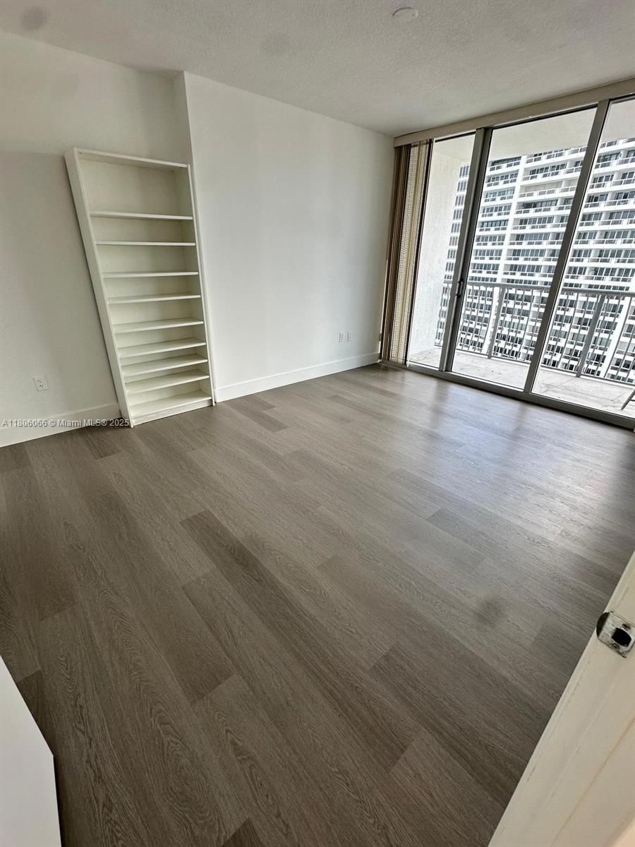 Real estate property located at 1750 Bayshore Dr #2906, Miami-dade, Opera Tower Condo, Miami, FL