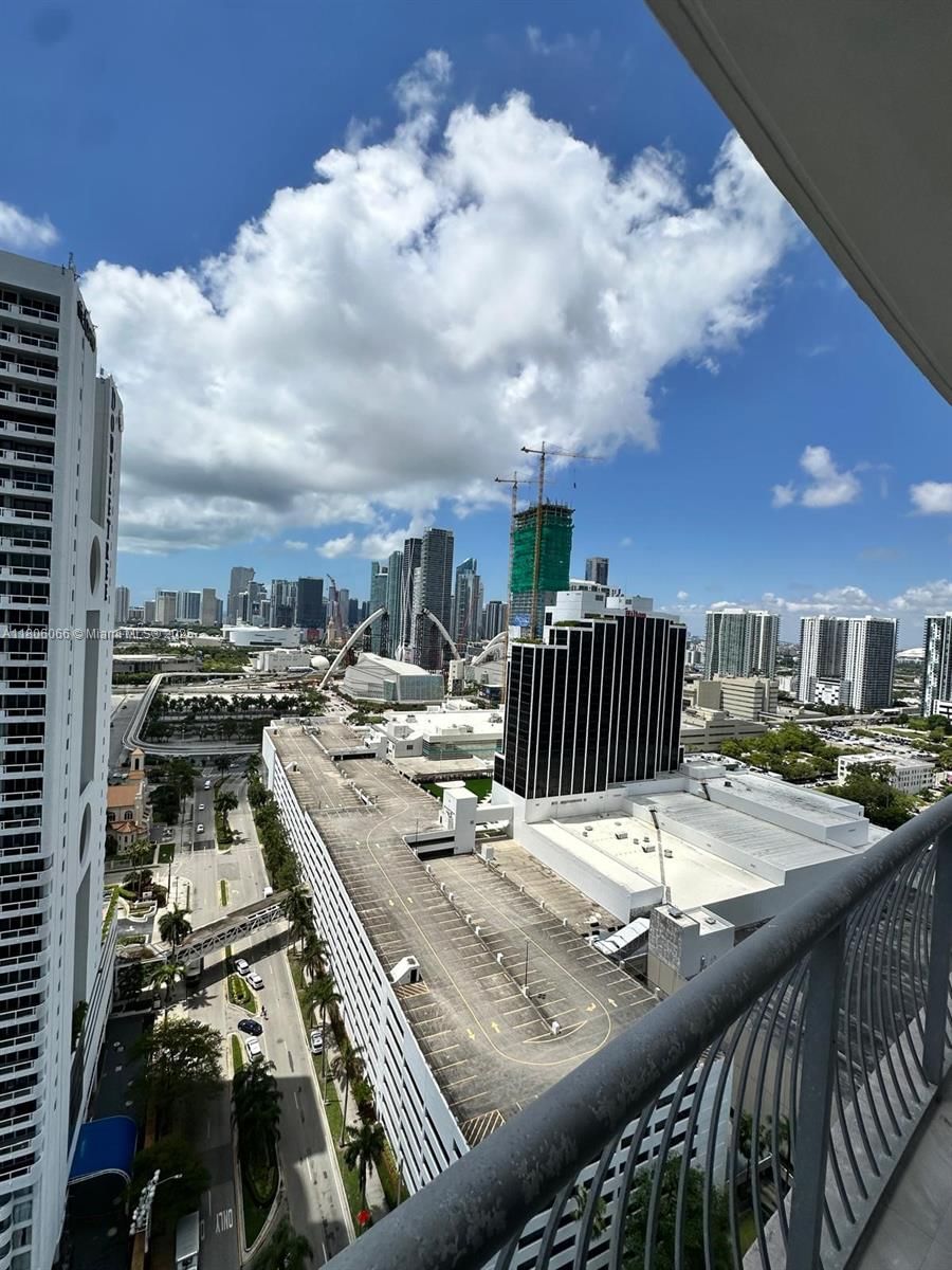 Real estate property located at 1750 Bayshore Dr #2906, Miami-dade, Opera Tower Condo, Miami, FL
