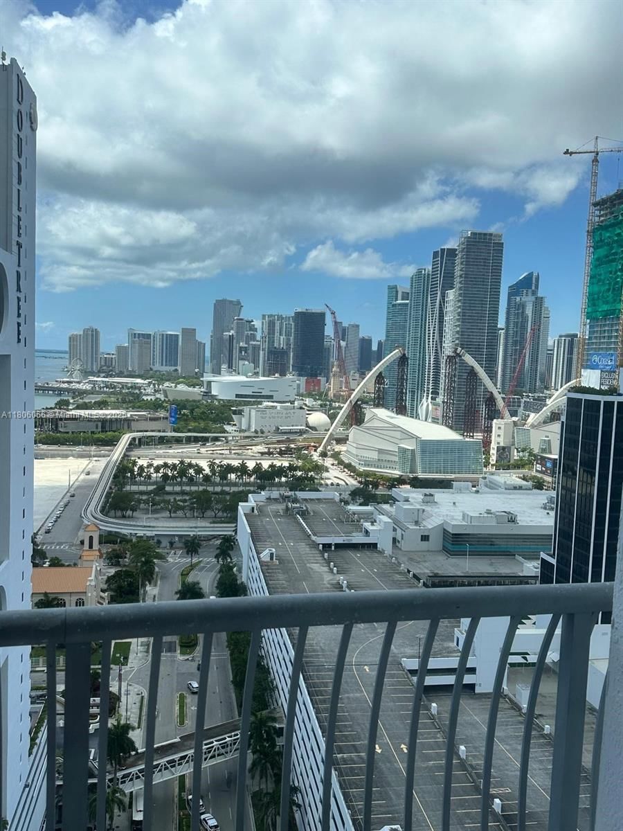 Real estate property located at 1750 Bayshore Dr #2906, Miami-dade, Opera Tower Condo, Miami, FL