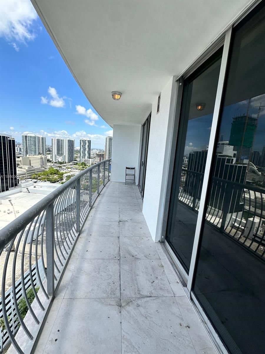 Real estate property located at 1750 Bayshore Dr #2906, Miami-dade, Opera Tower Condo, Miami, FL