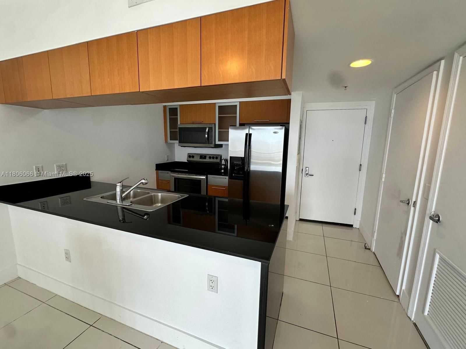 Real estate property located at 1750 Bayshore Dr #2906, Miami-dade, Opera Tower Condo, Miami, FL