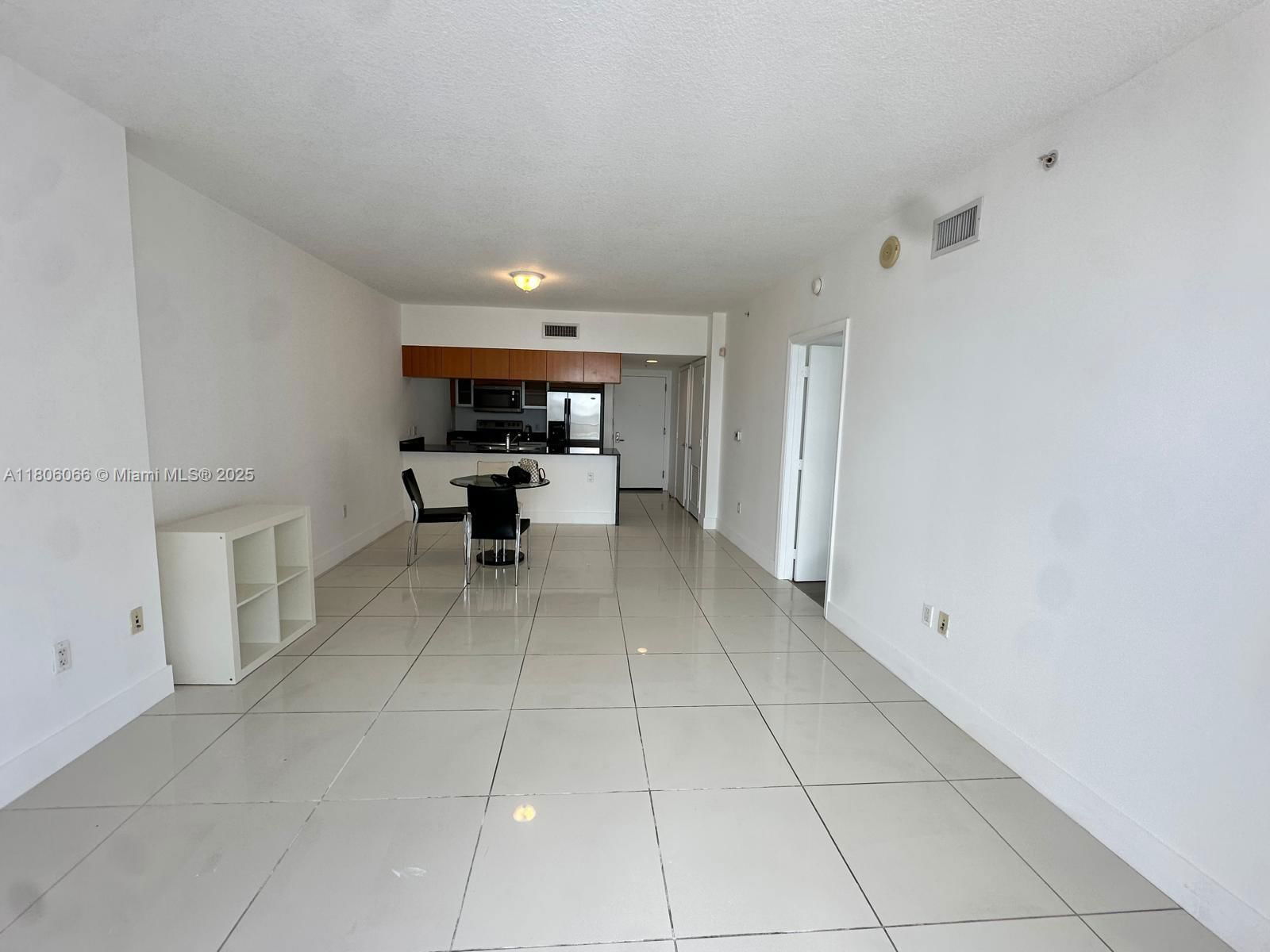 Real estate property located at 1750 Bayshore Dr #2906, Miami-dade, Opera Tower Condo, Miami, FL