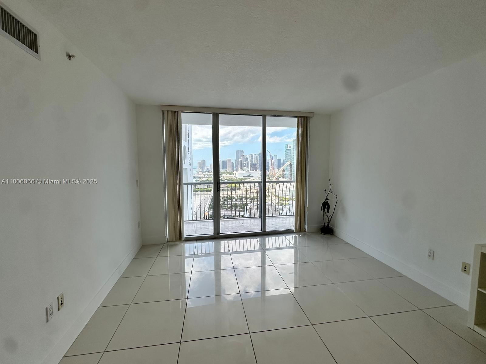 Real estate property located at 1750 Bayshore Dr #2906, Miami-dade, Opera Tower Condo, Miami, FL