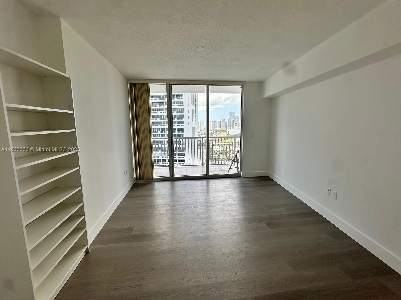 Real estate property located at 1750 Bayshore Dr #2906, Miami-dade, Opera Tower Condo, Miami, FL
