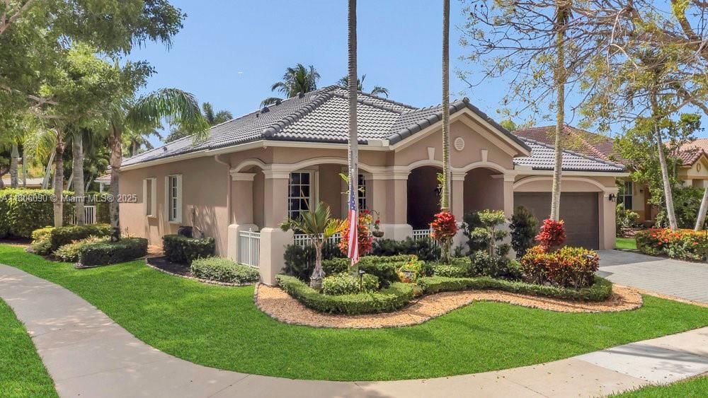 Real estate property located at 800 Lavender Cir, Broward, Sector 2-parcels 17 18 19, Weston, FL