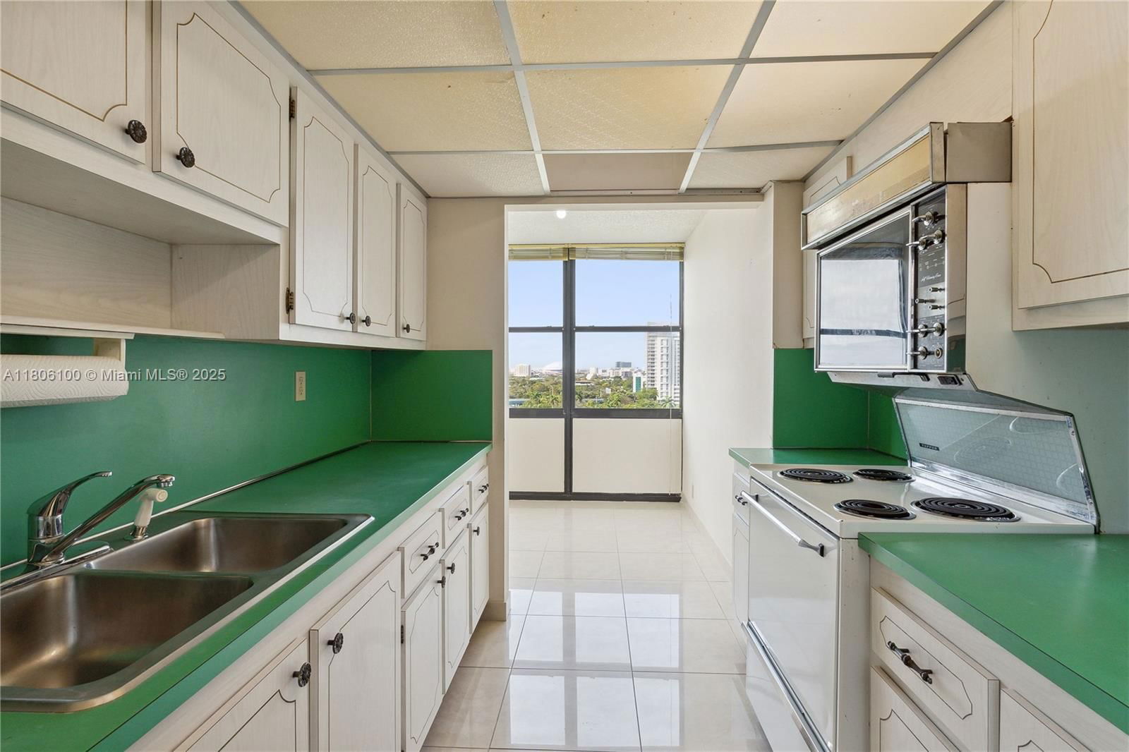 Real estate property located at 1901 Brickell Ave B1408, Miami-dade, Brickell Place Condo, Miami, FL
