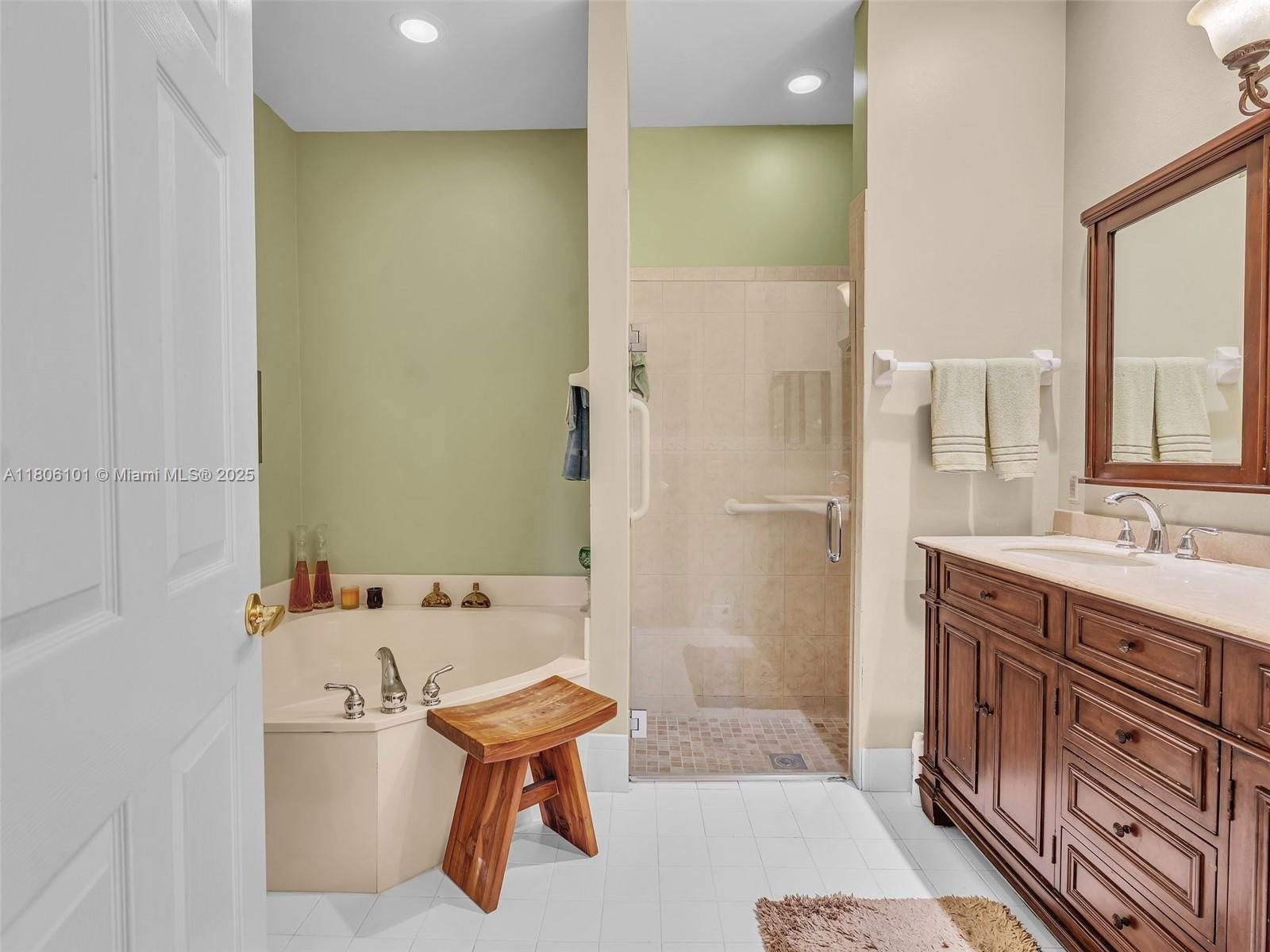 Real estate property located at 2530 Aragon Blvd #1, Broward, Regency Homes At Sunrise, Sunrise, FL