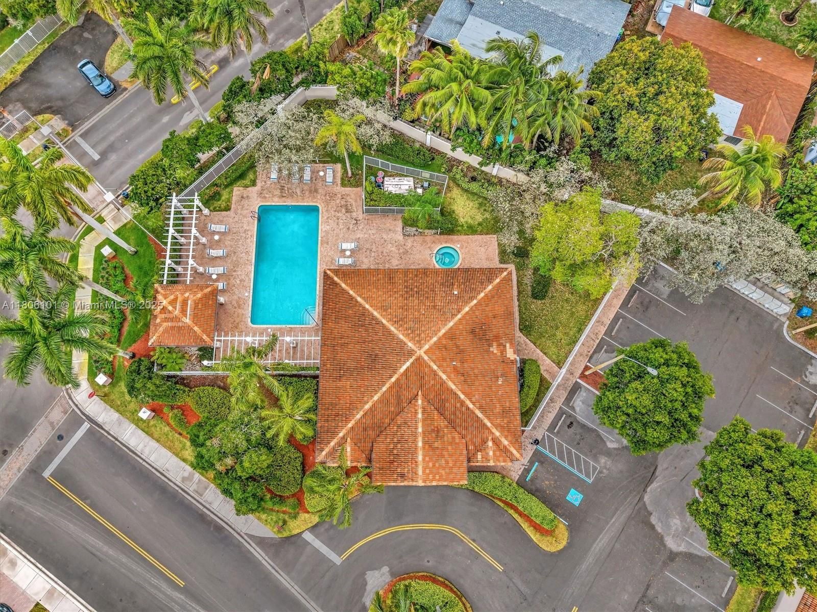 Real estate property located at 2530 Aragon Blvd #1, Broward, Regency Homes At Sunrise, Sunrise, FL