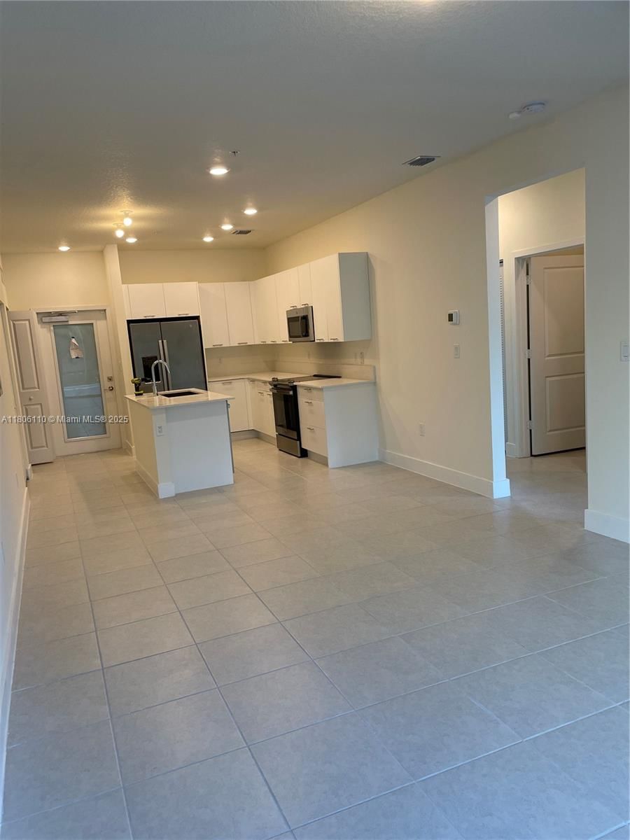 Real estate property located at 8001 NW 41 ST F-108, Miami-dade, Urbana, Doral, FL