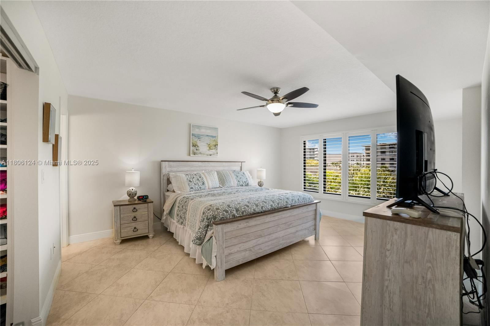 Real estate property located at 3525 Ocean Blvd #4020, Palm Beach, Lakewood At Palm Beach Co, South Palm Beach, FL