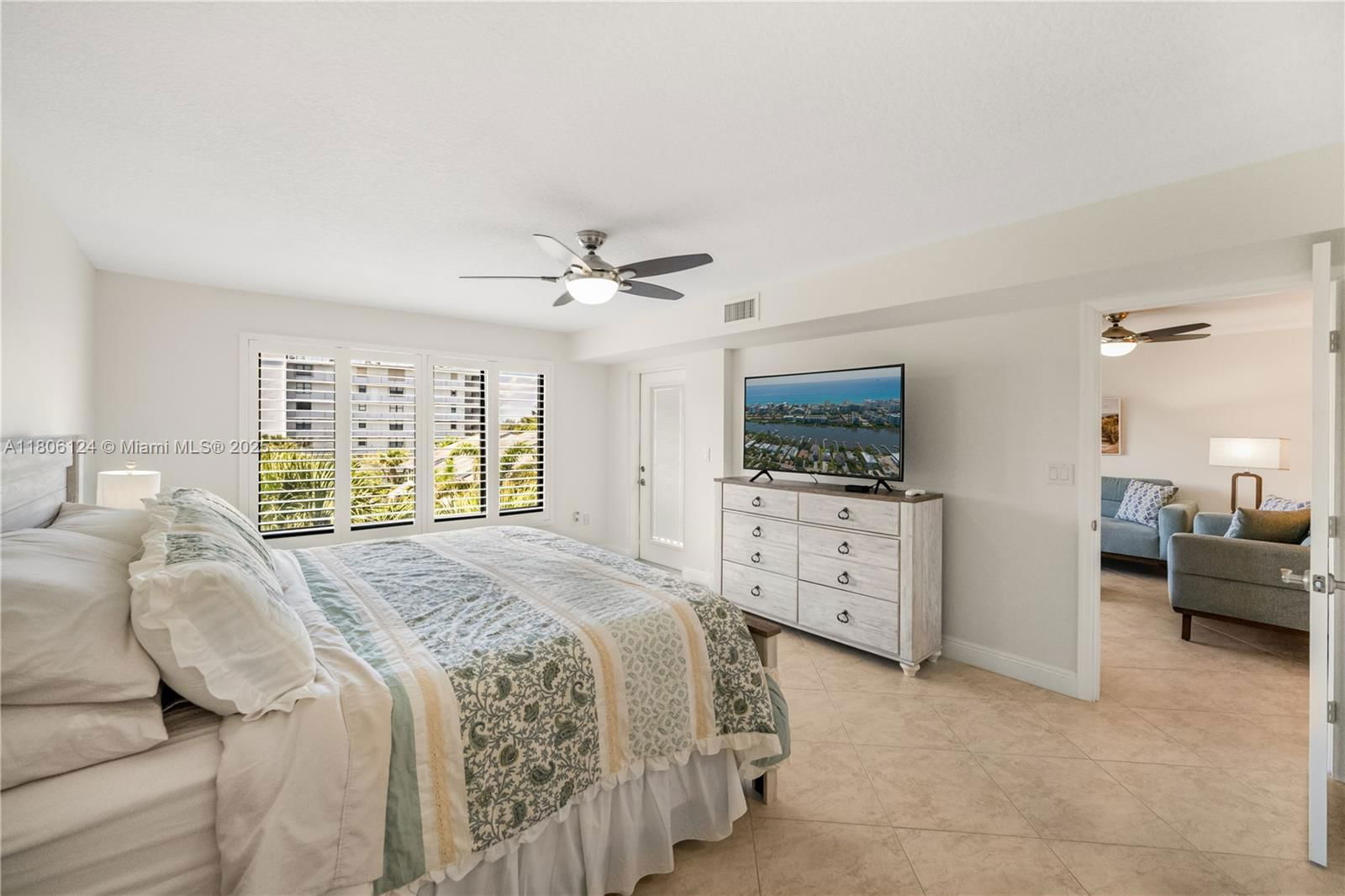 Real estate property located at 3525 Ocean Blvd #4020, Palm Beach, Lakewood At Palm Beach Co, South Palm Beach, FL